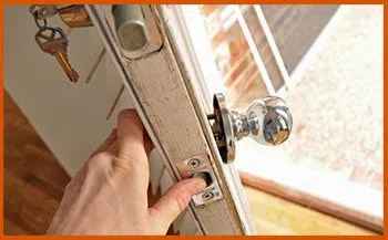 Trenton MI Locksmith Store Trenton, MI 734-535-1969 - 12-changing-locks